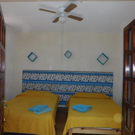 Casona Luciernaga-Casa De Huespedes Guest House Leon Exterior photo